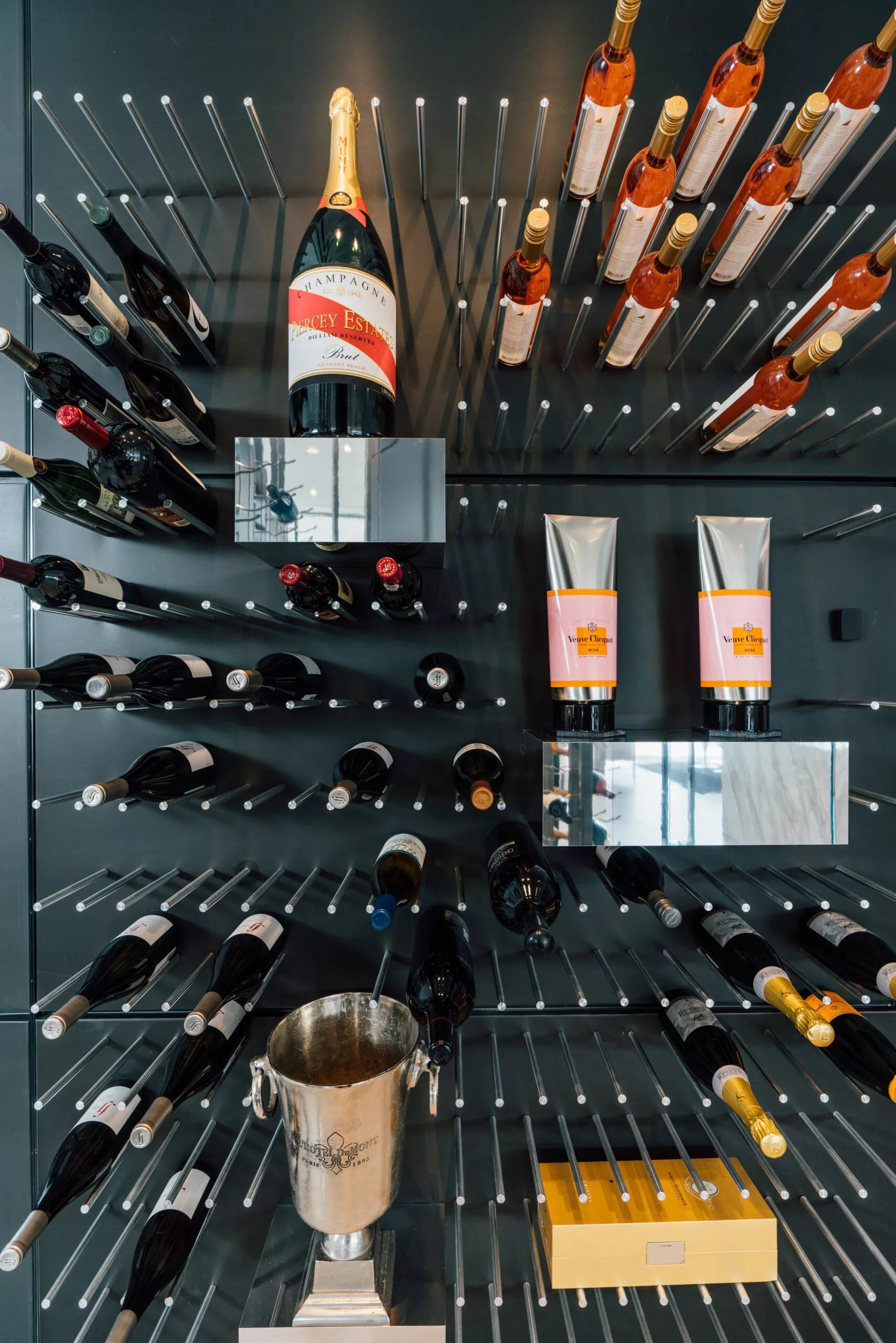 Vino Rails 1 (support mural pour bouteilles de vin avec chevilles, face bouchon)