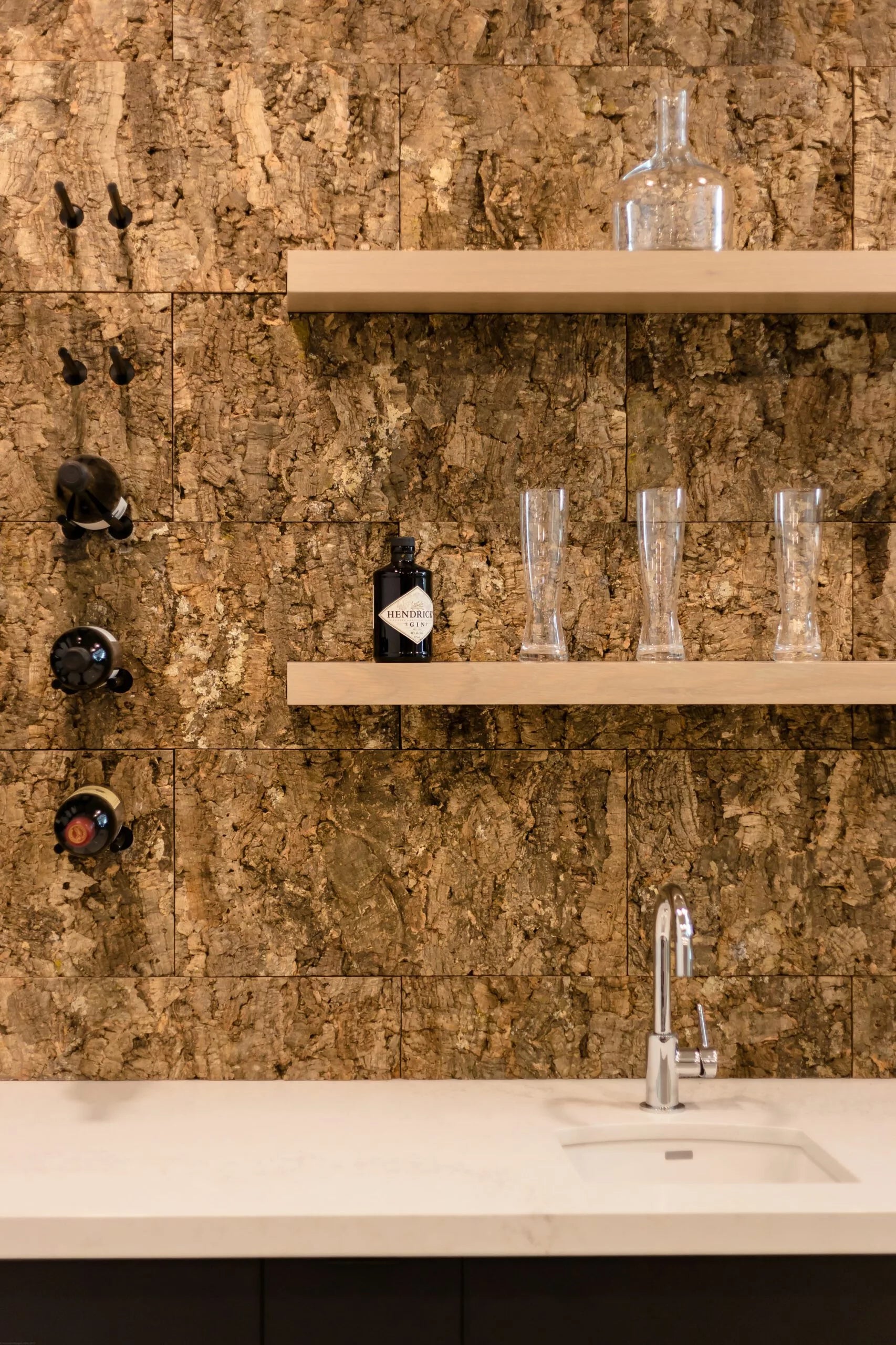 Vino Rails 1 (support mural pour bouteilles de vin avec chevilles, face bouchon)