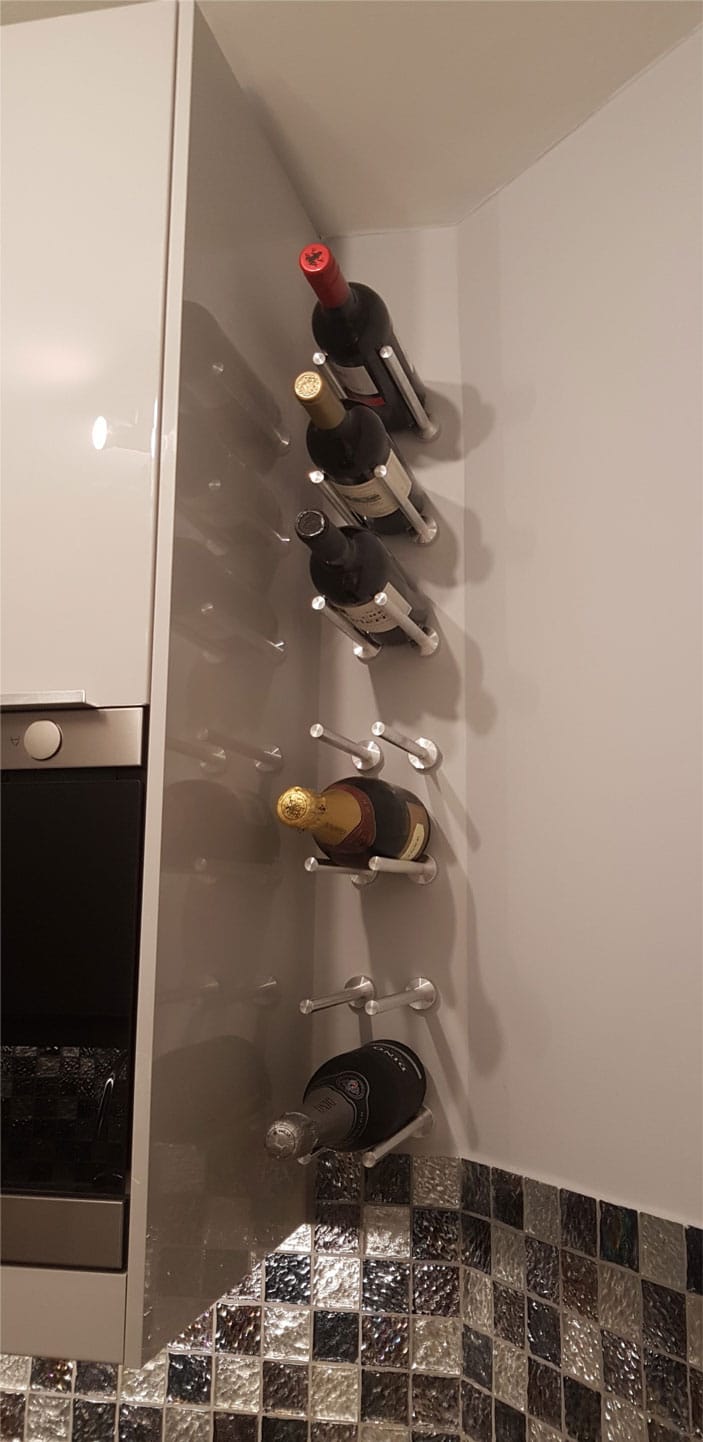 Vino Rails 1 (support mural pour bouteilles de vin avec chevilles, face bouchon)